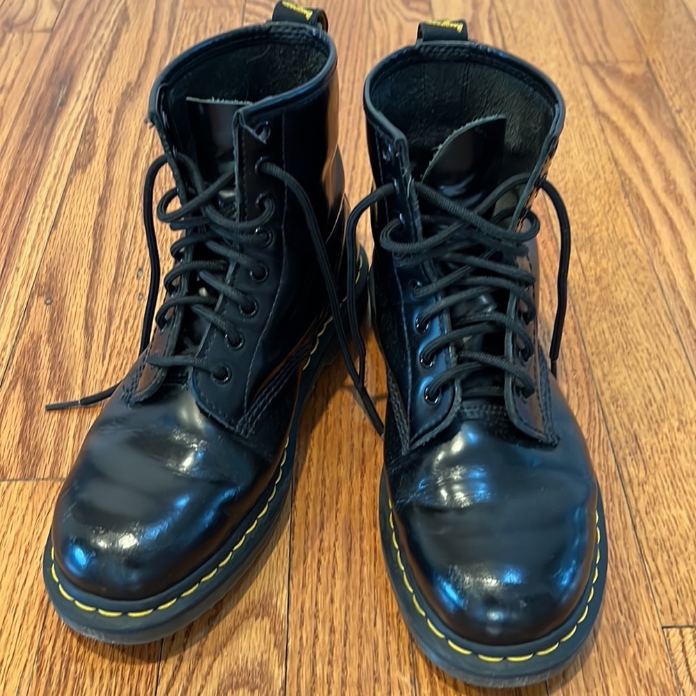Dr. Martens Women’s Size 7 Air Wair Boots- great condition